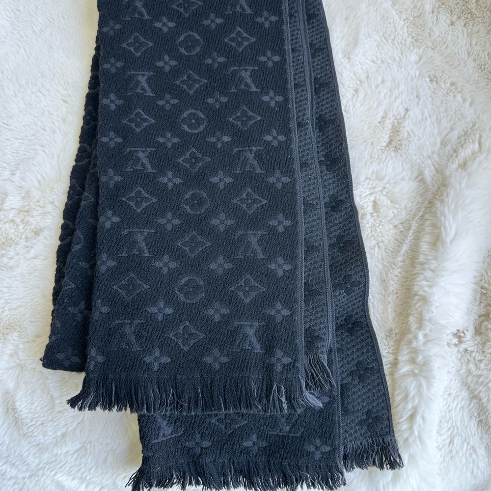 Louis Vuitton Monogram Classic Scarf